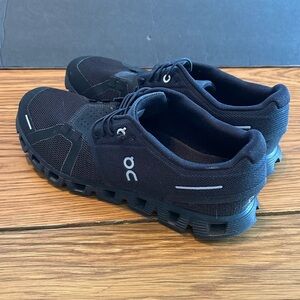 On Cloud like new black shoes size 9